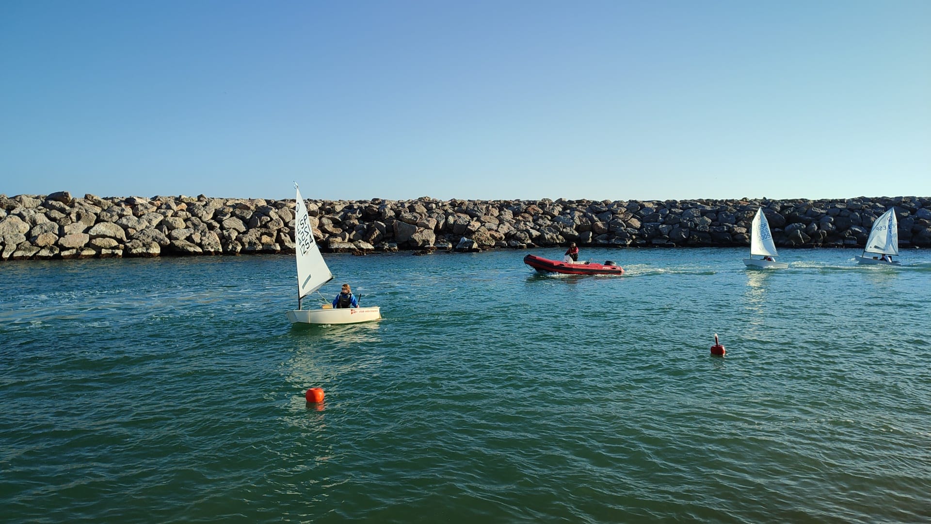 Cinco regatistas del Club de Vela Blanes participan en el Trofeo Comodoro de Garraf N2