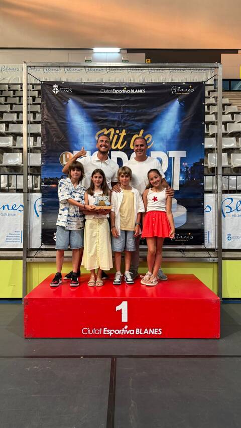 Nora, Mia, Kai y Koa, junto con Kevin Gonzalez premiados en la noche del Deporte Blandense.